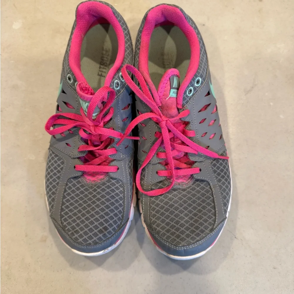 Nike Flex Run Women’s Size 10 Grey Pink Lightweight Running Shoes